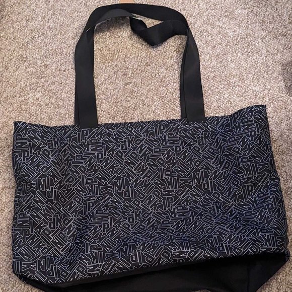Victoria's Secret Handbags - 💖HP💖 Victoria's Secret Weekender Bag